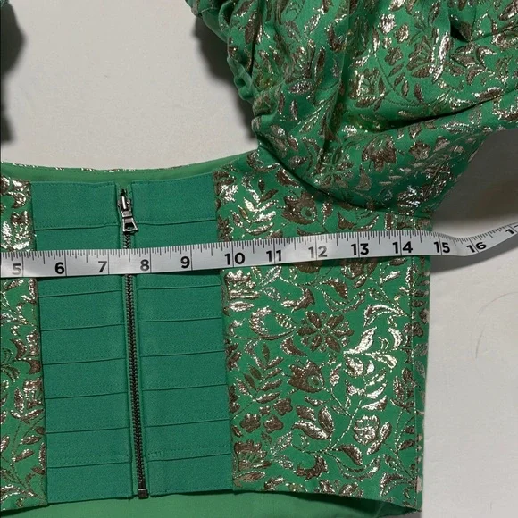Alice + Olivia “Joslyn” Cropped Metallic Green and Gold Brocade/Jacquard Blouse - Picture 16 of 16